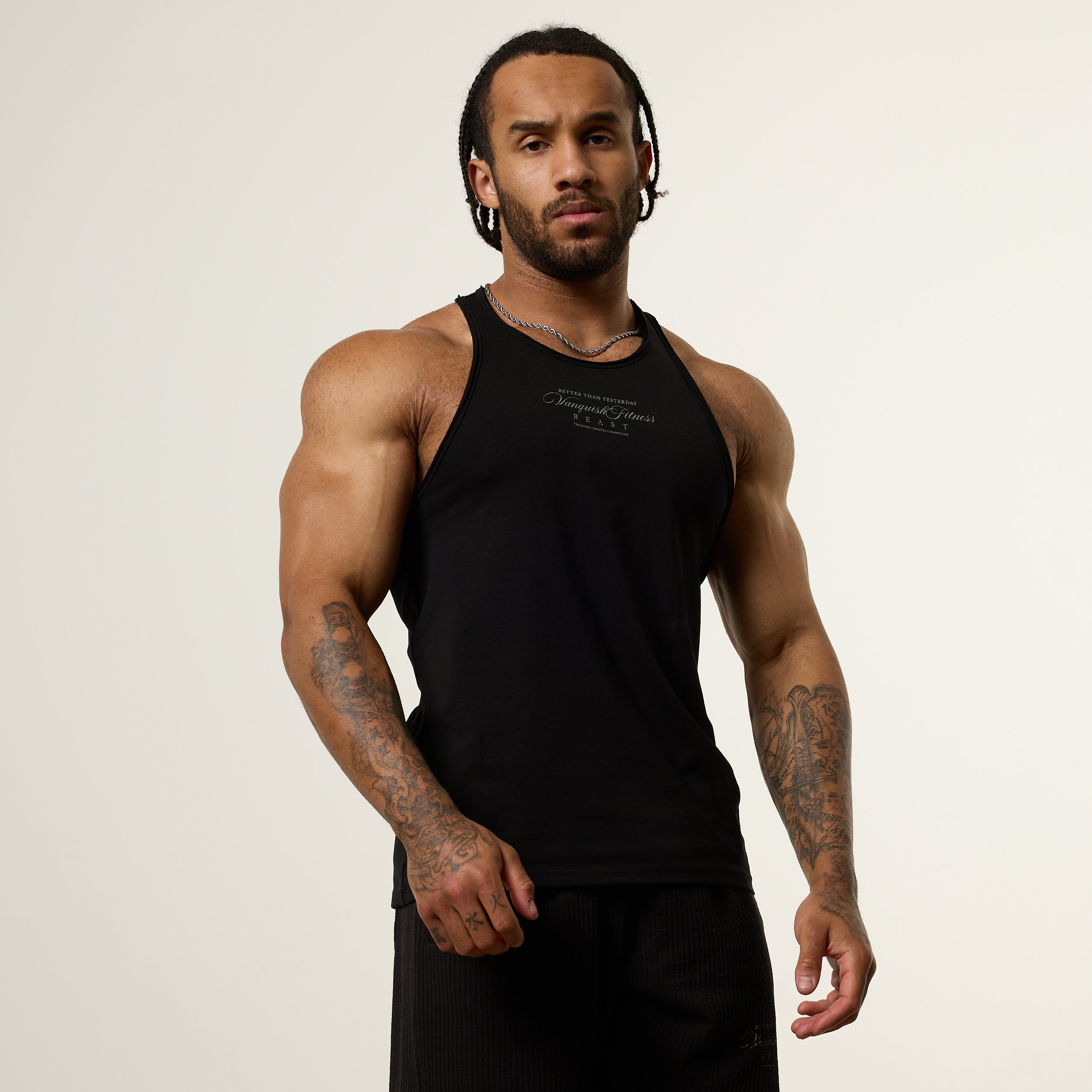 vanquish fitness ベスト タンクトップ 定価13,000円 VANQUISH FITNESS JBeastモデル ブラック タンクトップ