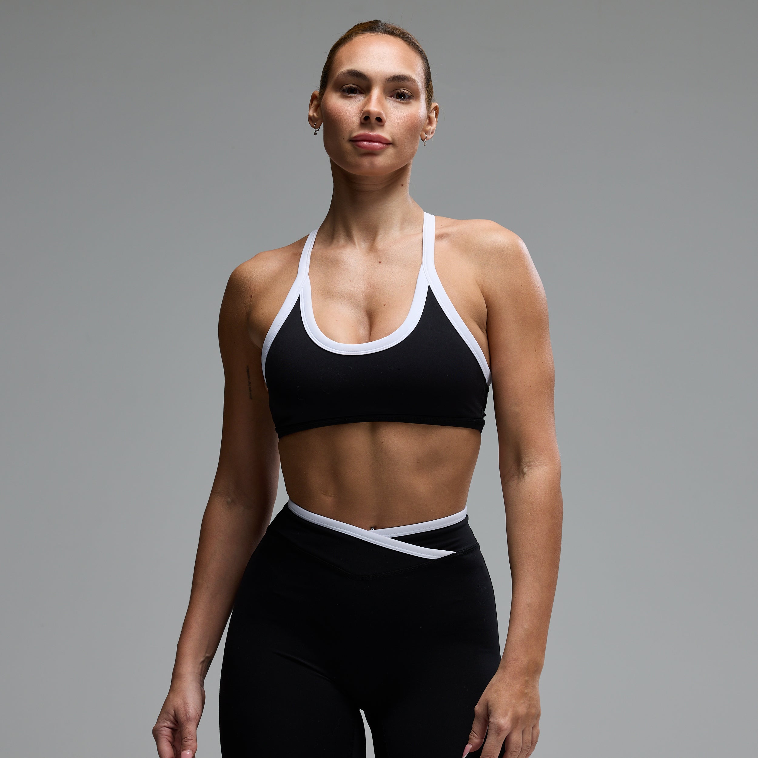VANQUISH FITNESS Monochromeモデル ブラック クロス ブラック ブラ