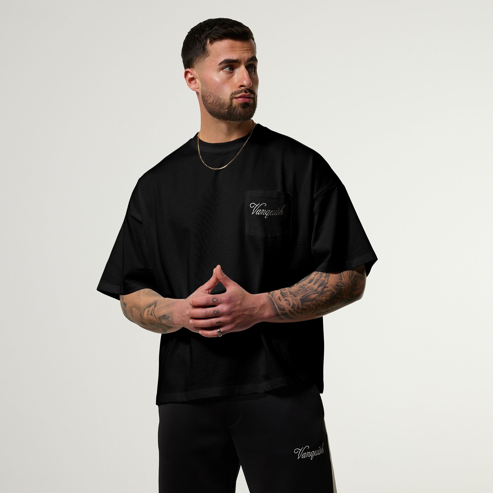 Lのみ】VANQUISH FITNESS Off Seasonモデル ブラック オーバーサイズ