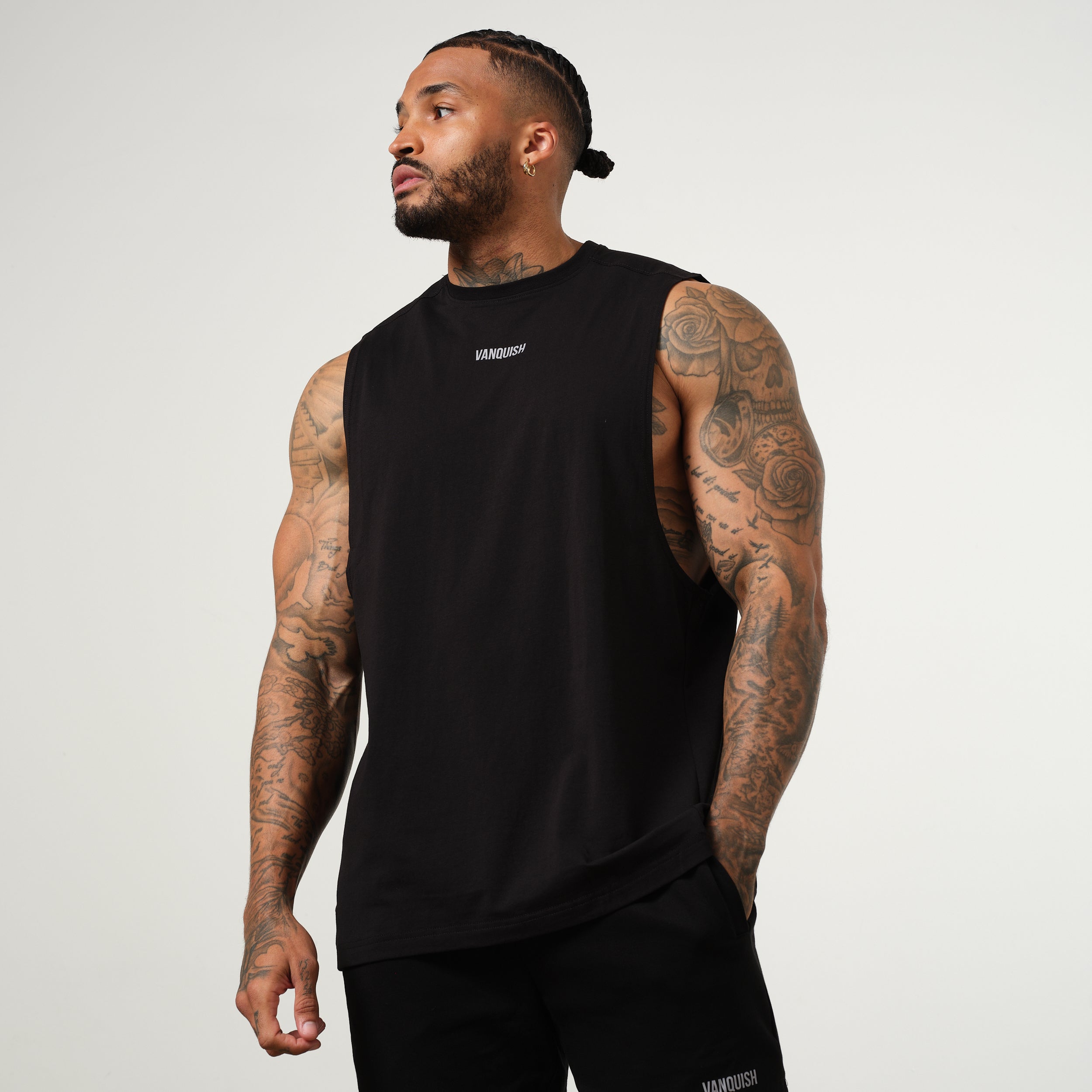 VANQUISH FITNESS Essentialモデル ブラック オーバーサイズ ノースリーブ