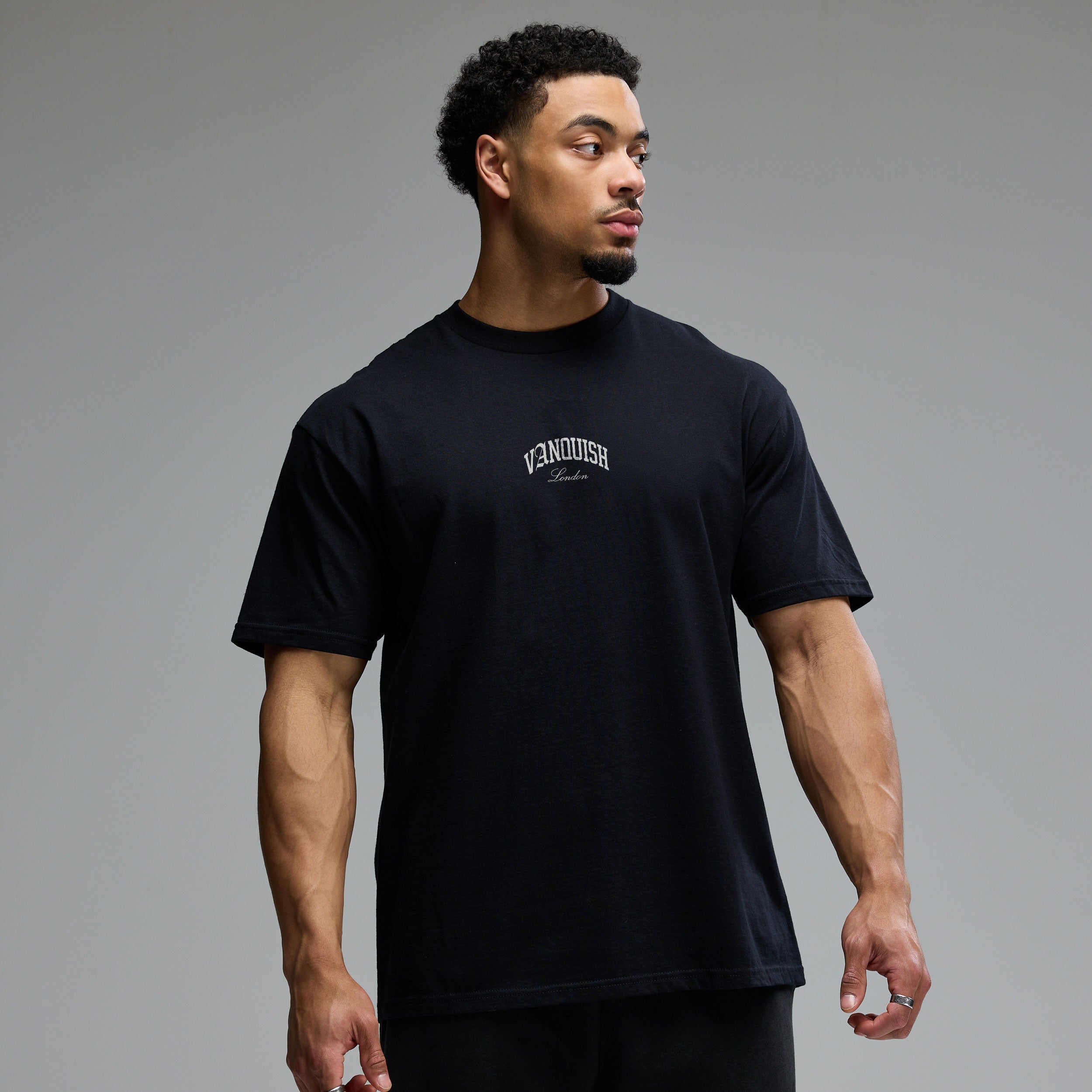 VANQUISH FITNESS Revolveモデル マイクロ ブラック オーバーサイズ T