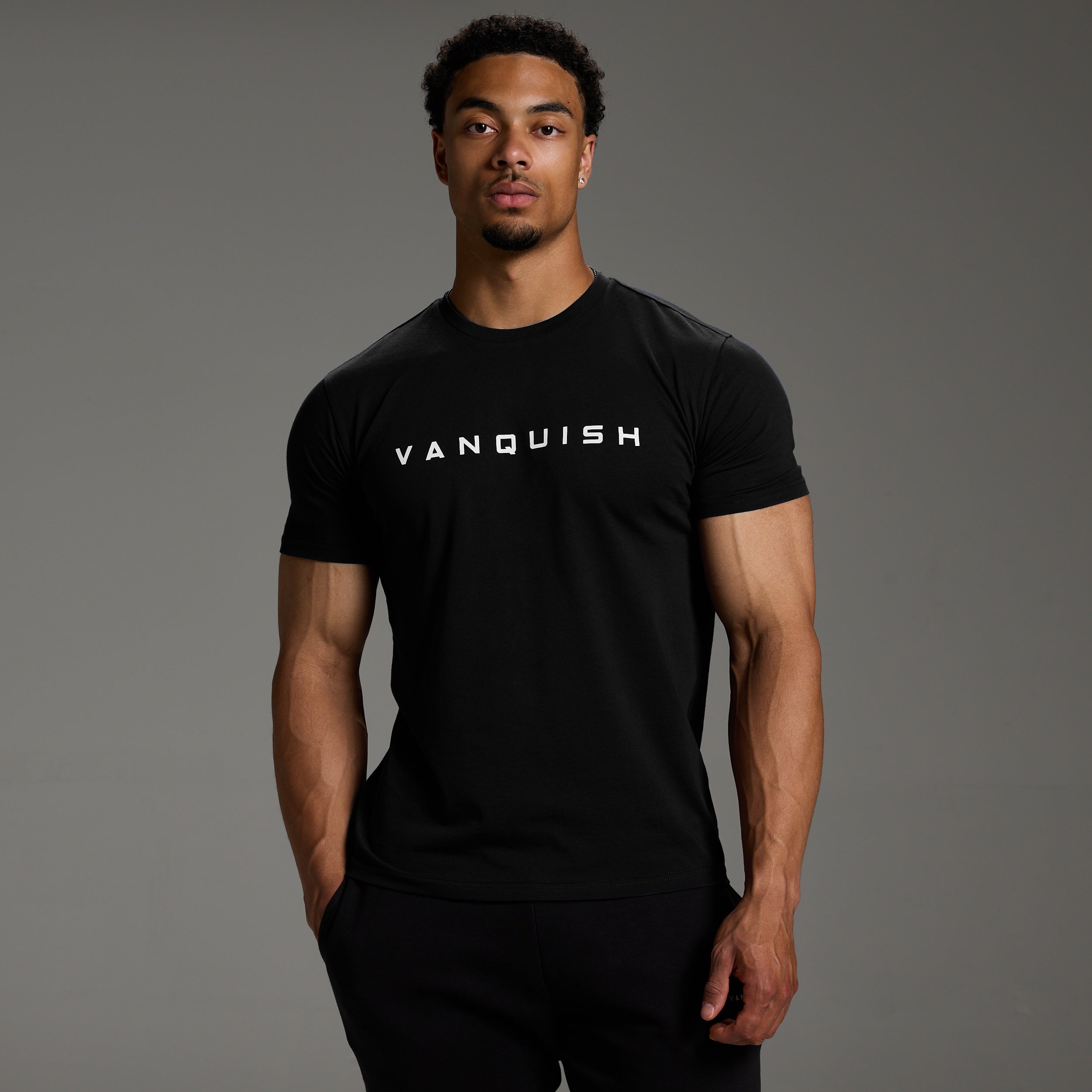 VANQUISH FITNESS Originモデル ブラック スリム フィットTシャツ