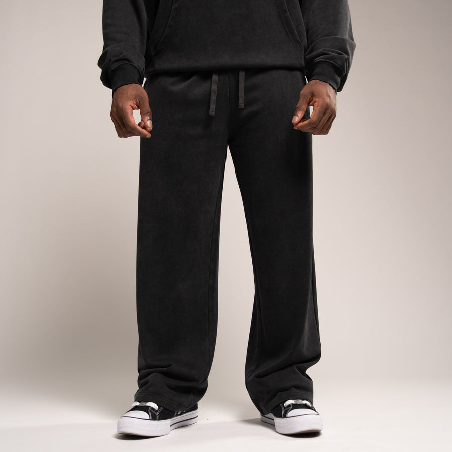 WASHED BLACK OVERSIZED STRAIGHT LEG SWEATPANTS 1枚目の画像