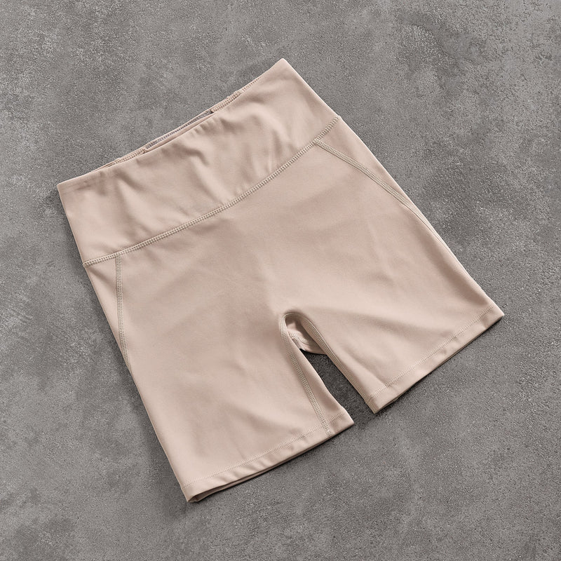 VANQUISH ENHANCE LATTE HIGH-WAIST SHORTS 6枚目の画像