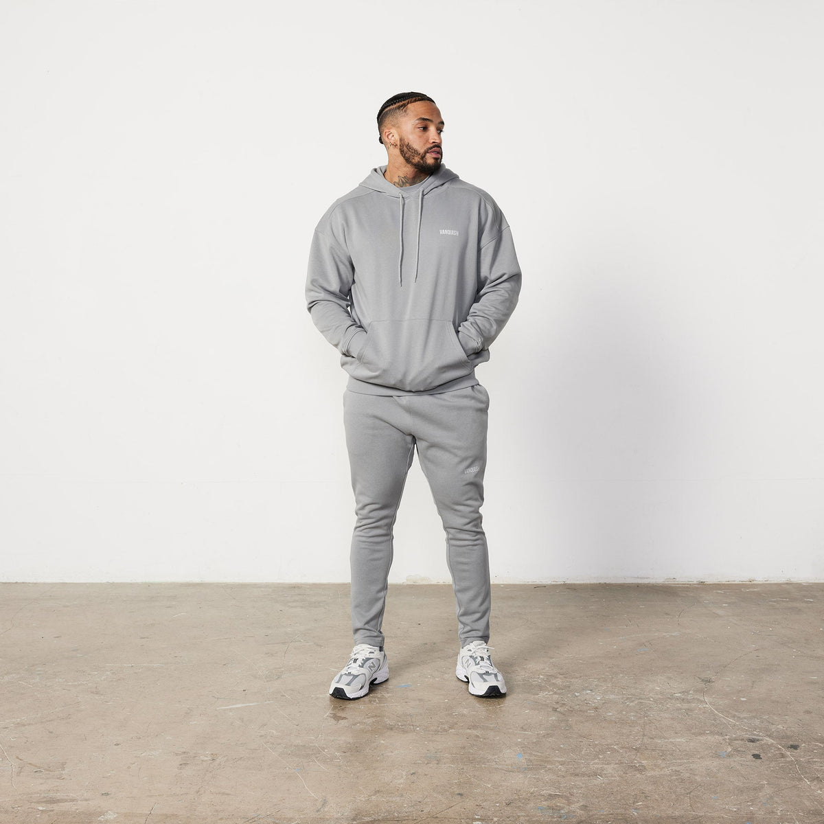 Vanquish Essential Steel Grey Oversized Pullover Hoodie 2枚目の画像