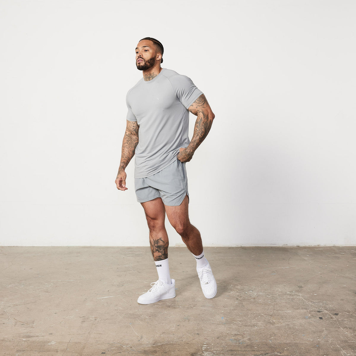 Vanquish Essential Steel Grey Performance Short Sleeve T Shirt 2枚目の画像