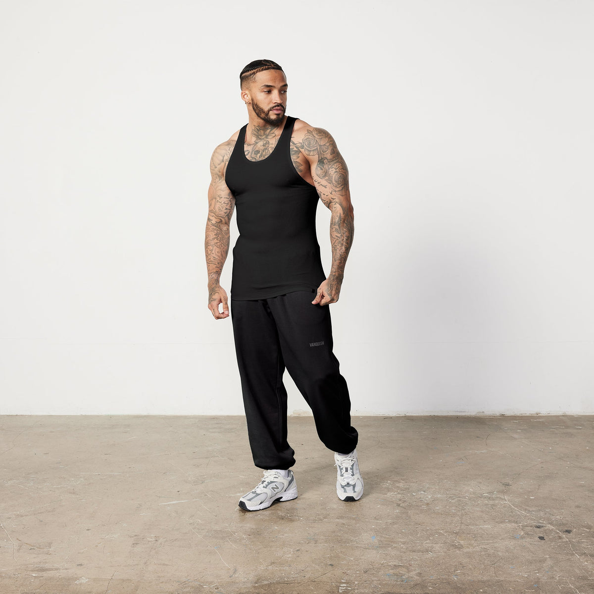 Vanquish Black Ribbed Fitted Tank 2枚目の画像