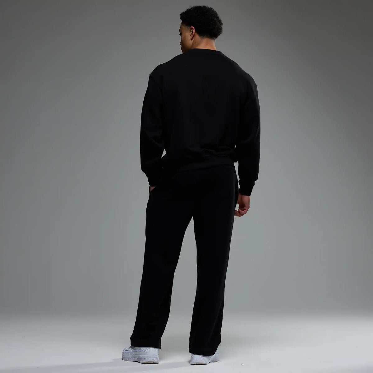 EVOLVE BLACK OVERSIZED SWEATER 4枚目の画像