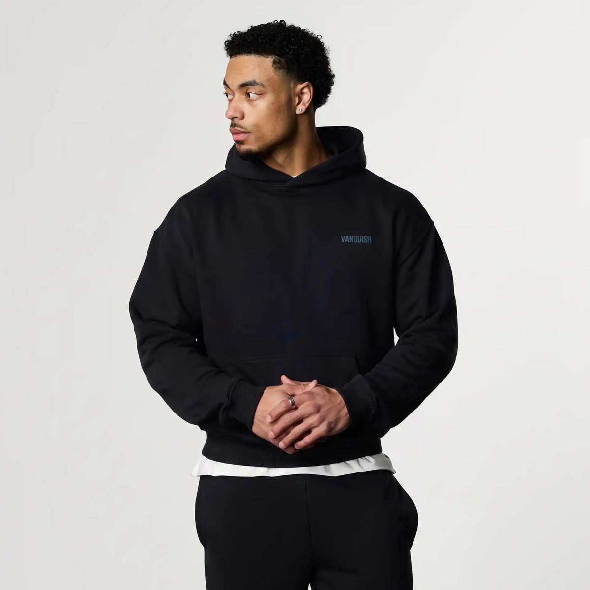 VANQUISH FITNESS Revolveモデル ブラック オーバーサイズ プル
