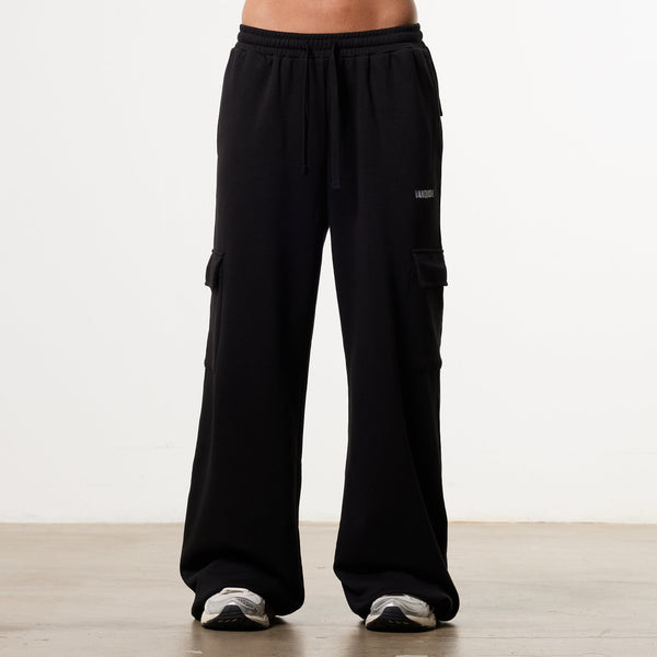 WOMENS ESSENTIAL BLACK CARGO STRAIGHT LEG SWEATPANTS 1枚目の画像