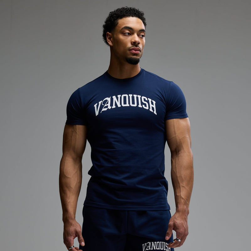 VANQUISH FITNESS Academyモデル アーチ ブラック スリムフィットTシャツ