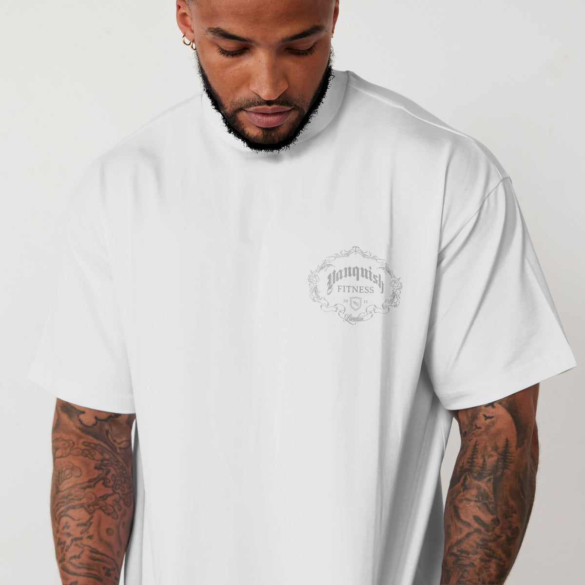 VANQUISH FITNESS Revolve Saints オーバーサイズ Tシャツ VANQUISH FITNESS Evolveモデル セインツ ブラック オーバー