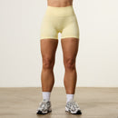 Vanquish Elevate Seamless Scrunch Butter Yellow Shorts 1枚目の画像