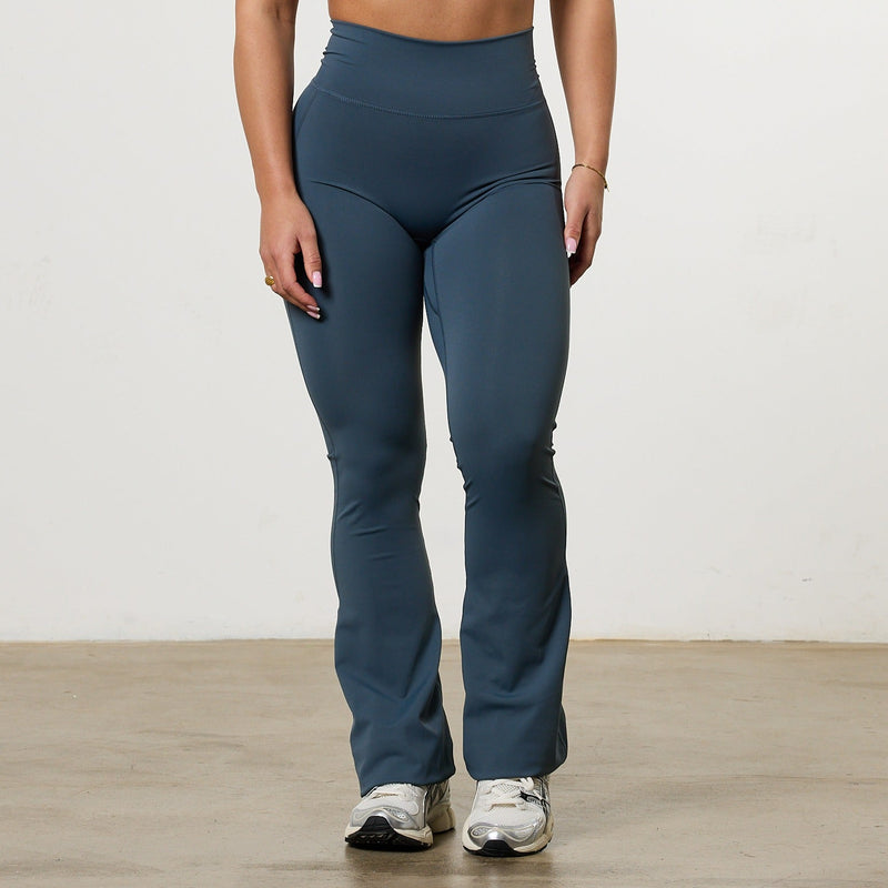 VANQUISH ENHANCE STEEL BLUE HIGH-WAIST FLARED LEGGING 1枚目の画像