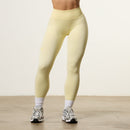 Vanquish Elevate Seamless Scrunch Petite Butter Yellow Leggings 1枚目の画像