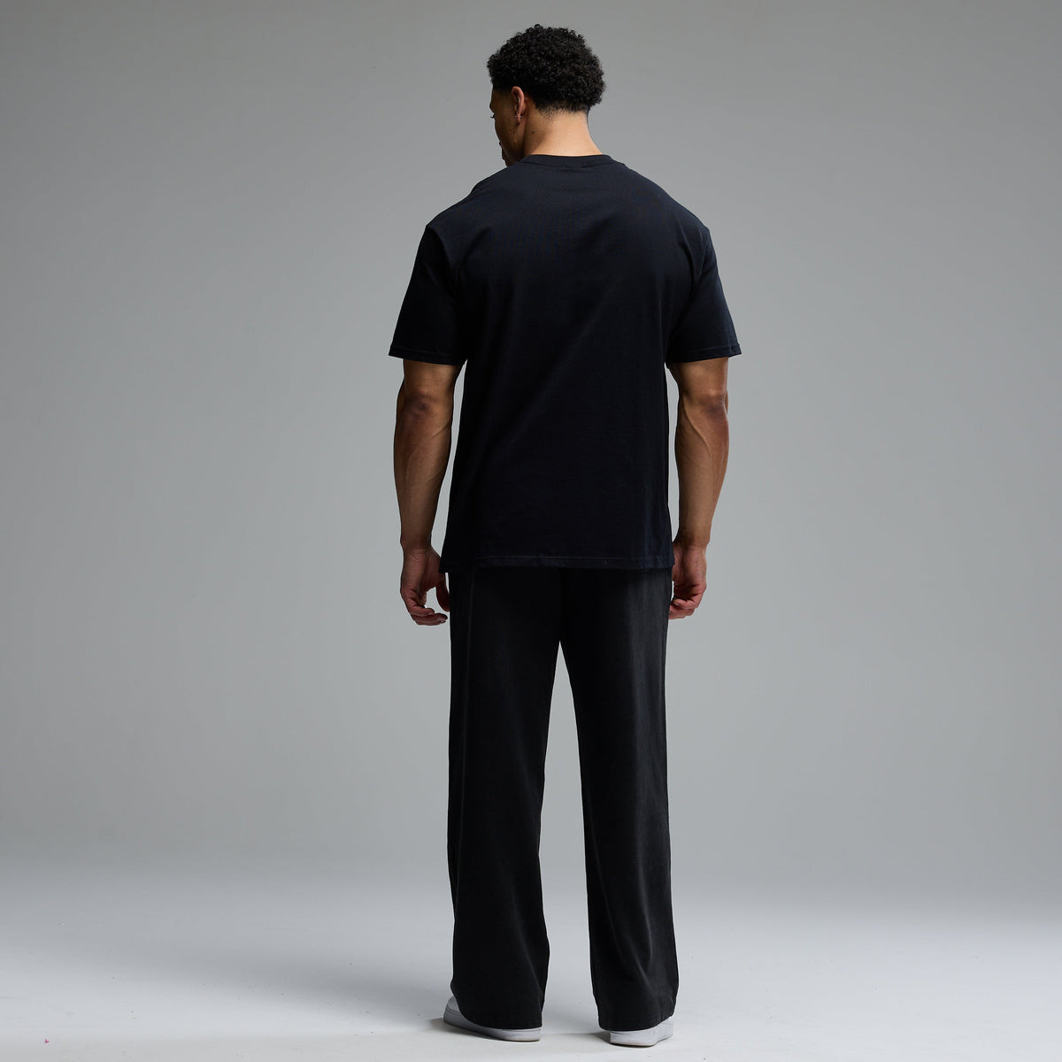 FIVOLINK ブラック トレーニングウェア VANQUISH FITNESS Revolveモデル スプレー ブラック オーバーサイズTシャツ