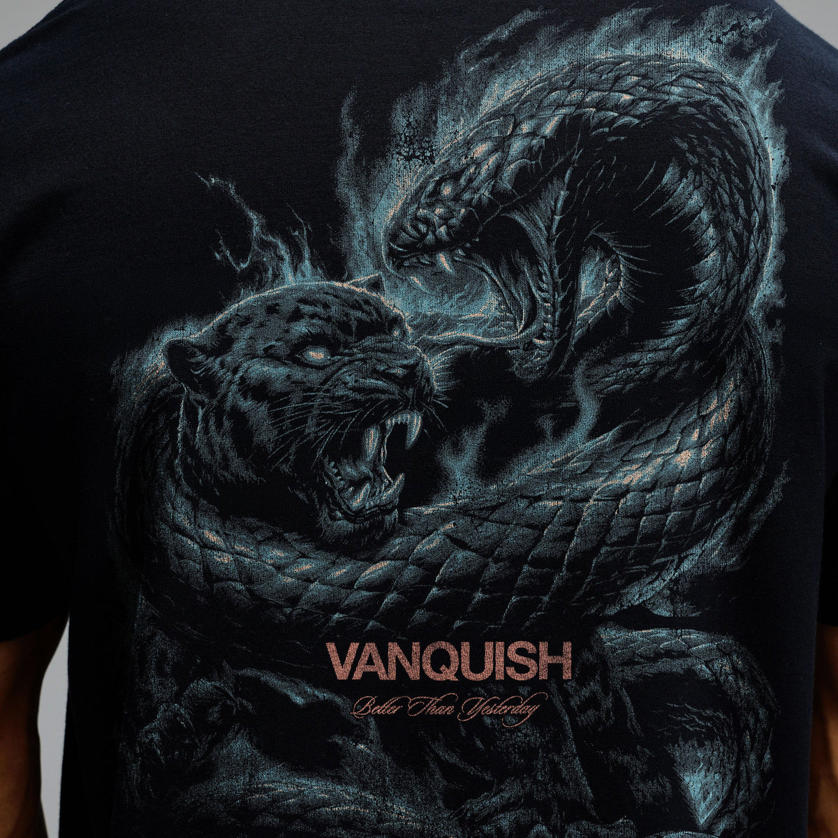 REVOLVE BLACK SNAKE OVERSIZED T SHIRT 3枚目の画像
