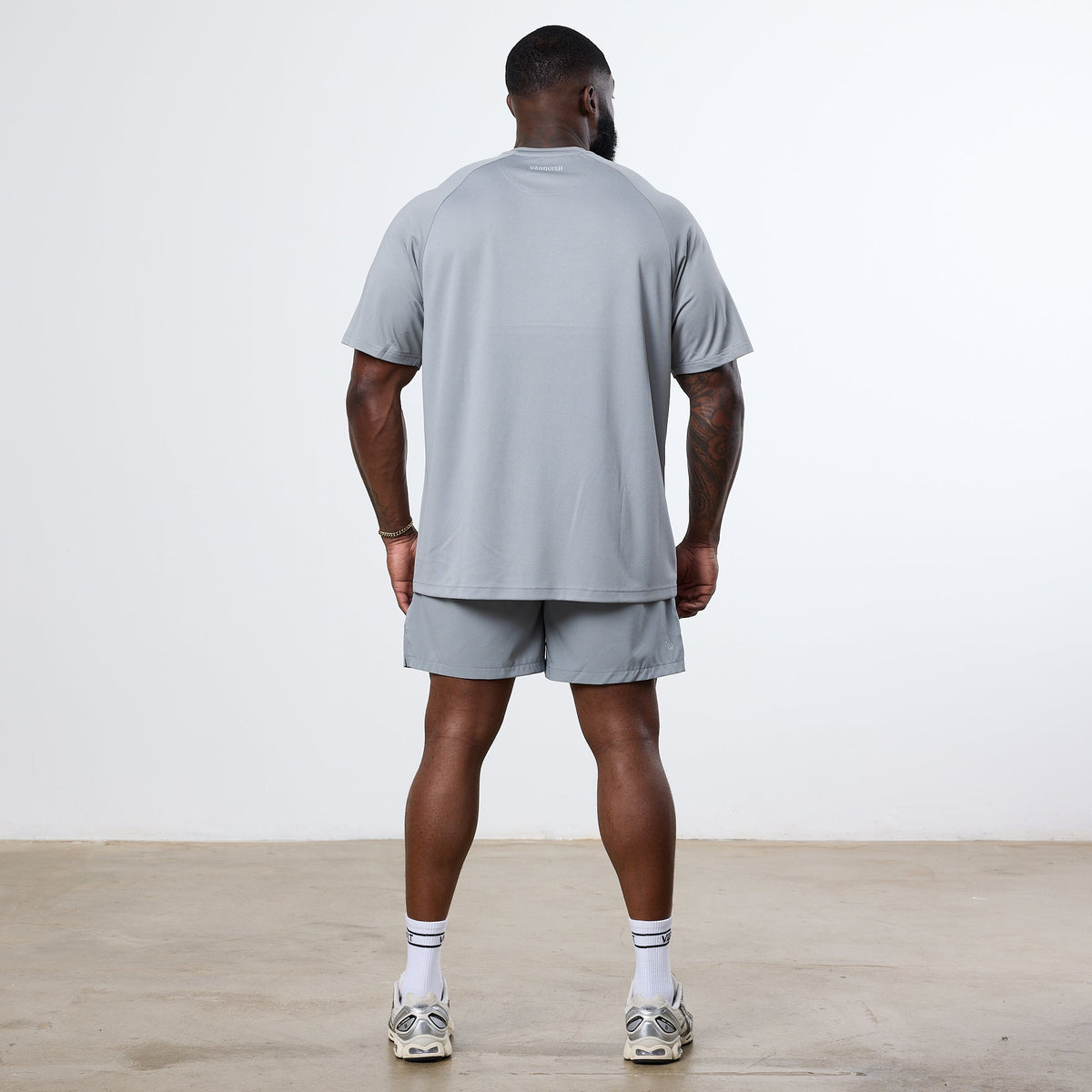 Vanquish Essential Steel Grey Performance Oversized T Shirt 3枚目の画像
