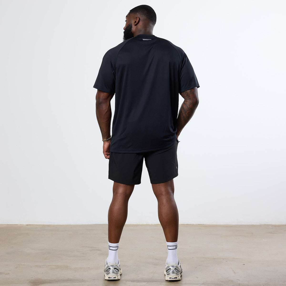 Vanquish Essential Black Performance Oversized T Shirt 3枚目の画像