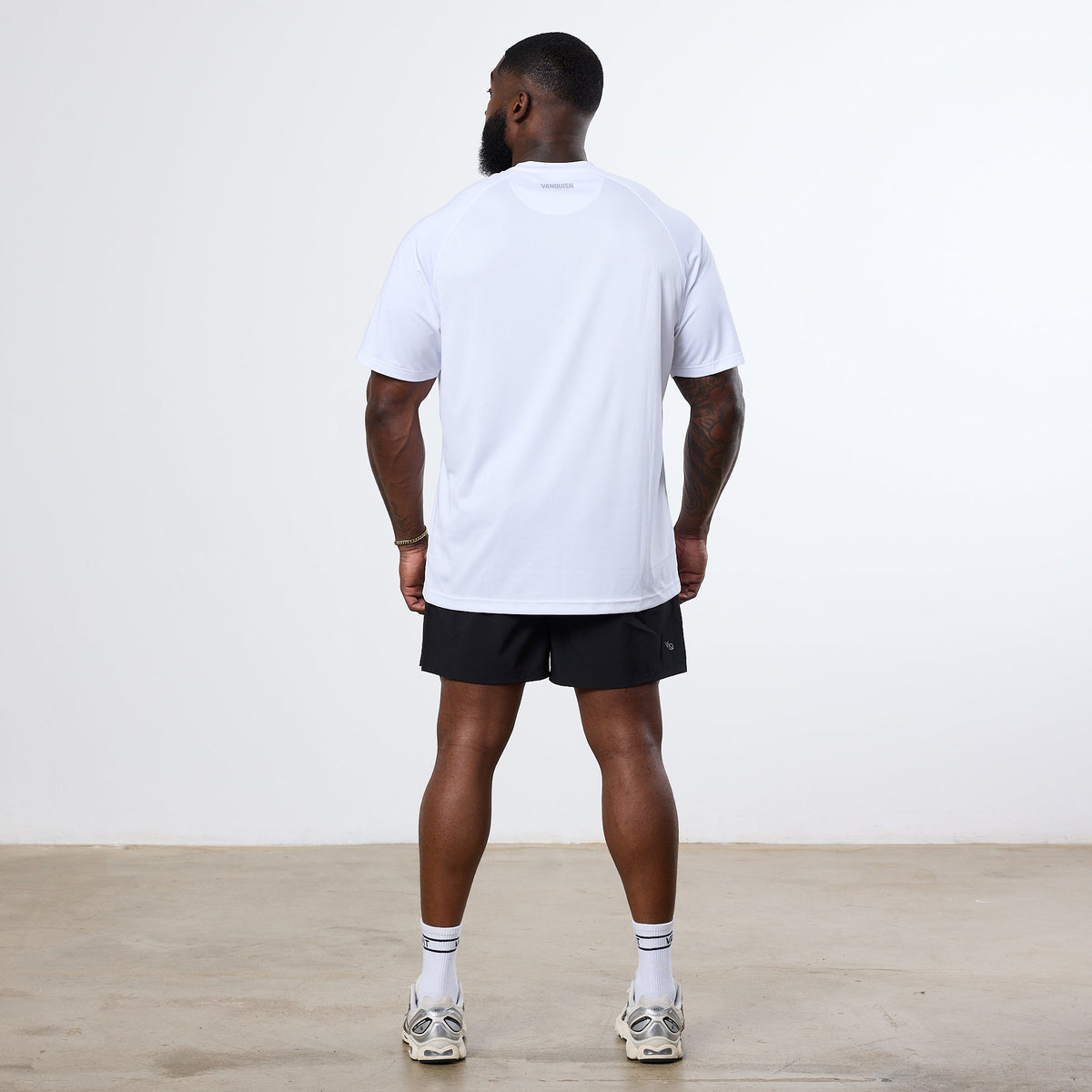 Vanquish Essential White Performance Oversized T Shirt 3枚目の画像