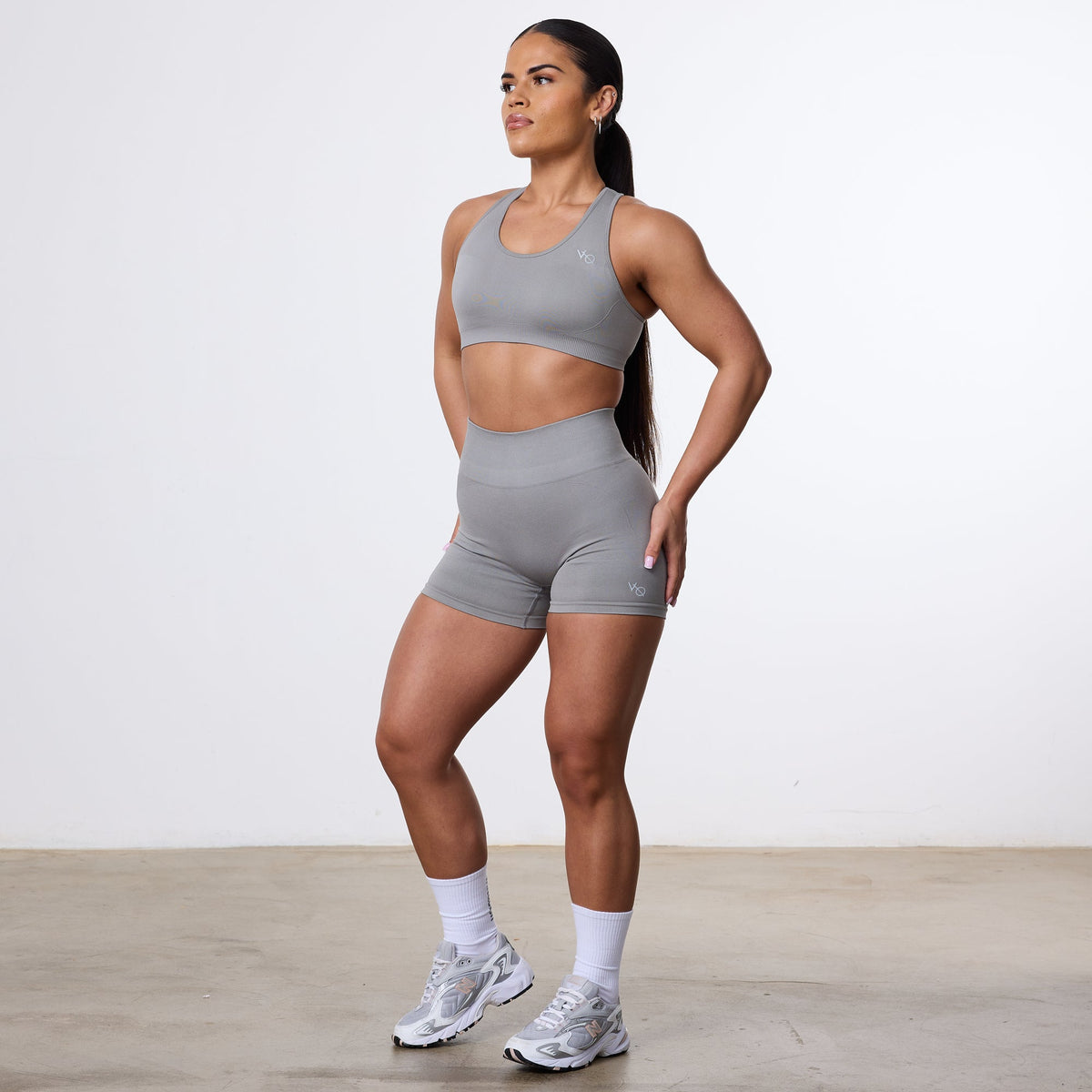 Vanquish Elevate Seamless Smoke Grey Support Bra 2枚目の画像