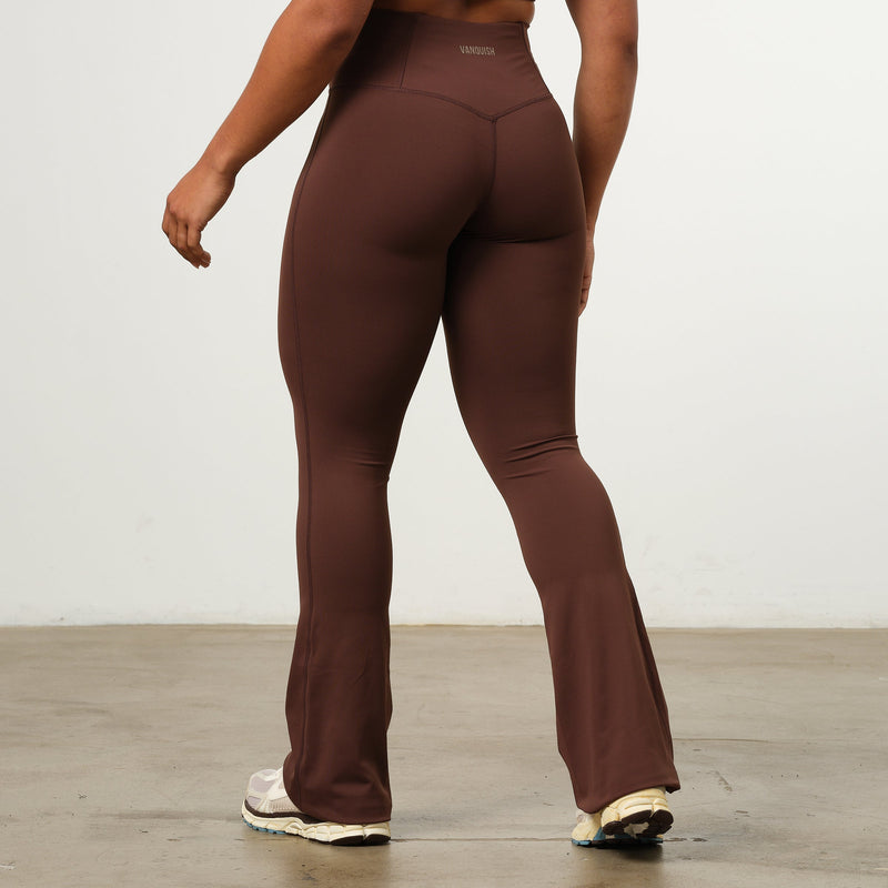 VANQUISH ENHANCE COFFEE BROWN PETITE HIGH-WAIST FLARED LEGGING 3枚目の画像