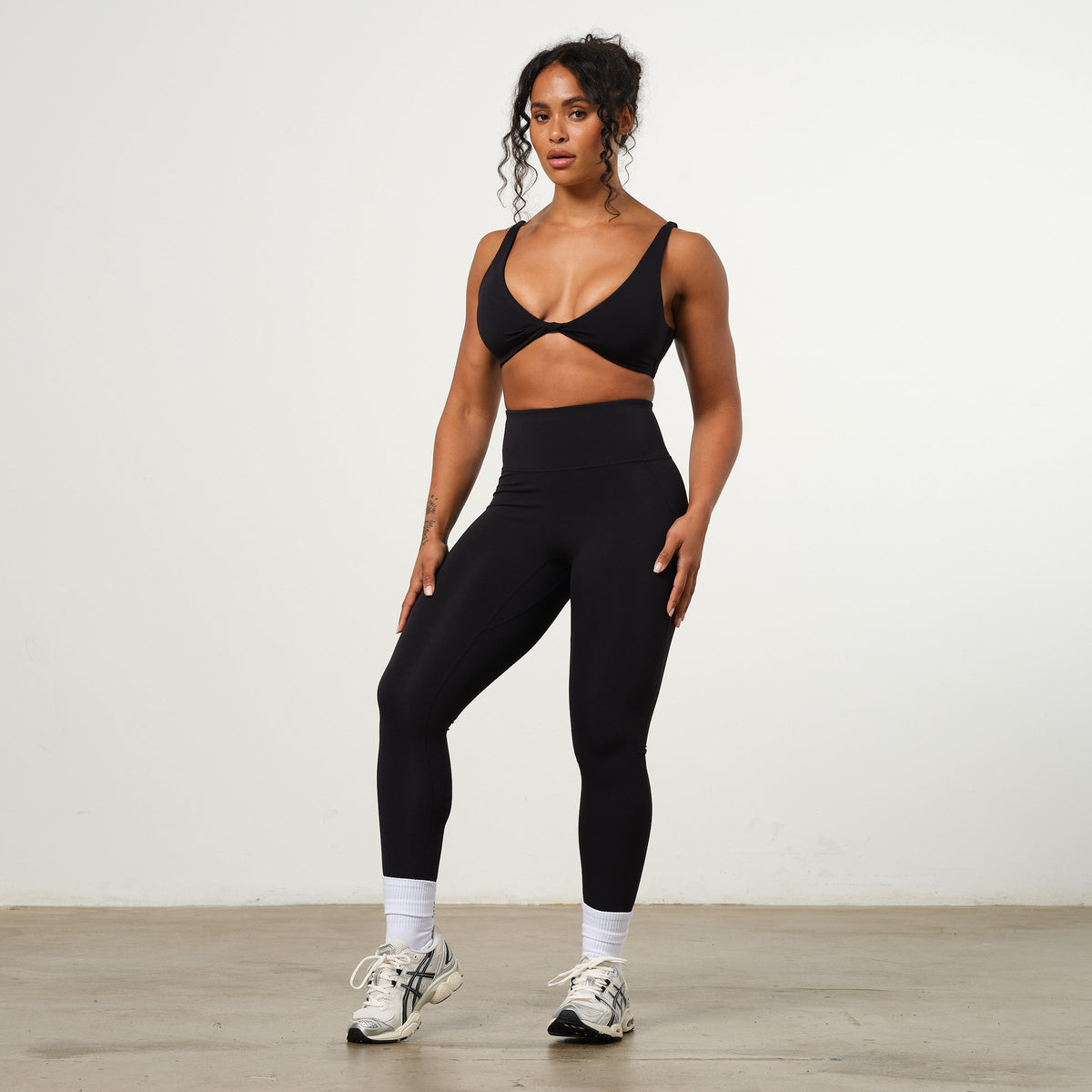 VANQUISH FITNESS Enhanceモデル プチ丈 ブラック ハイウエスト