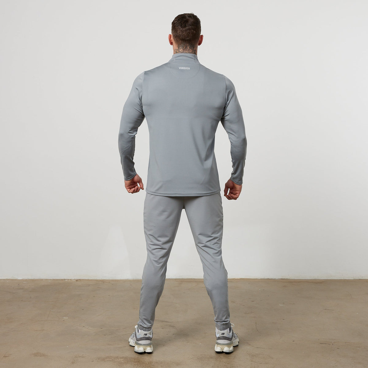 VANQUISH FITNESS Essential1/4ジップトップ VANQUISH FITNESS Essentialモデル ブラック パフォーマンス1/4