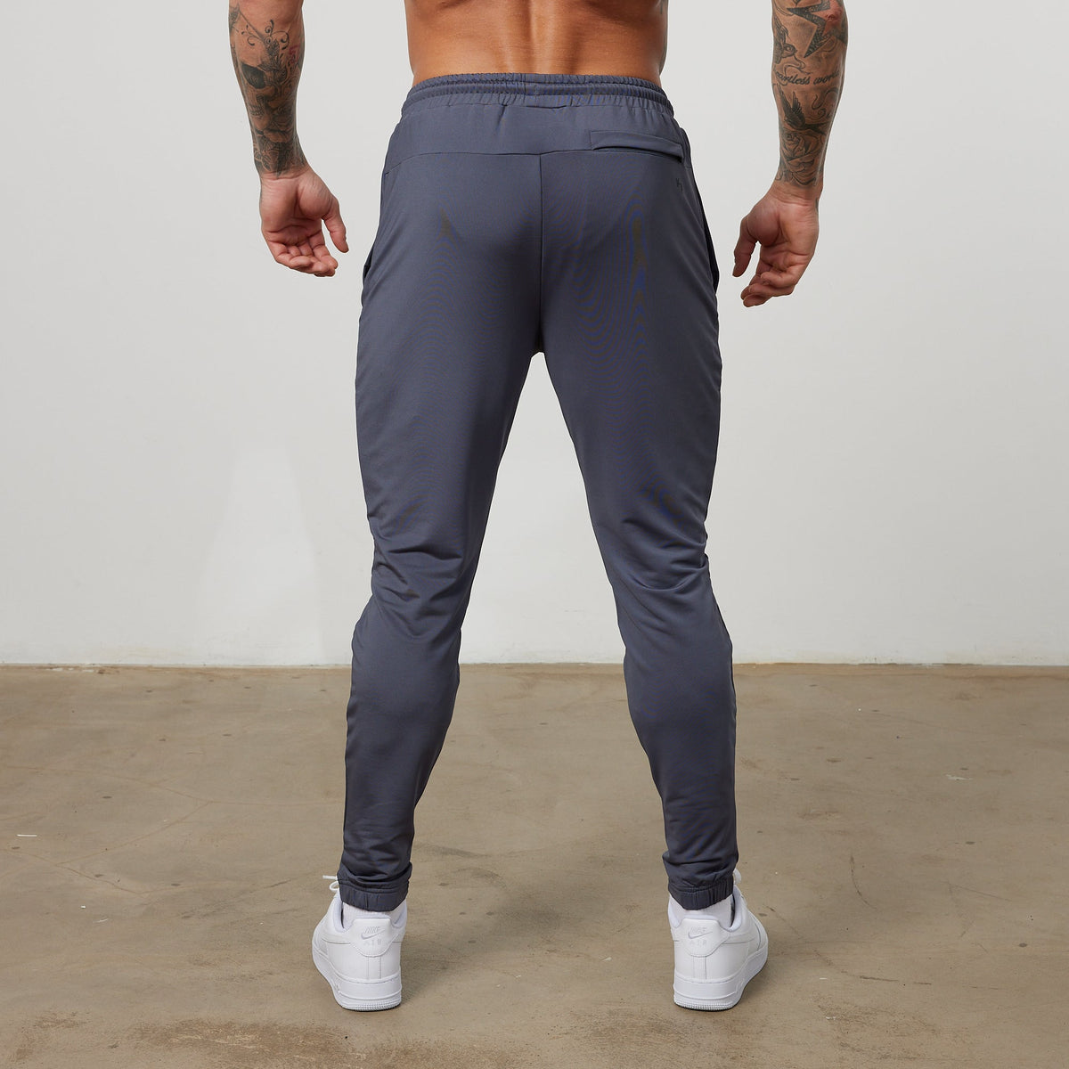 Vanquish Essential Denim Blue Performance Sweatpants 2枚目の画像