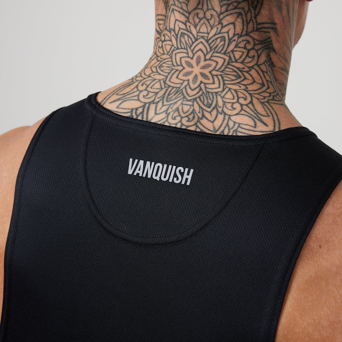 VANQUISH FITNESS Essentialモデル ブラック パフォーマンス タンクトップ