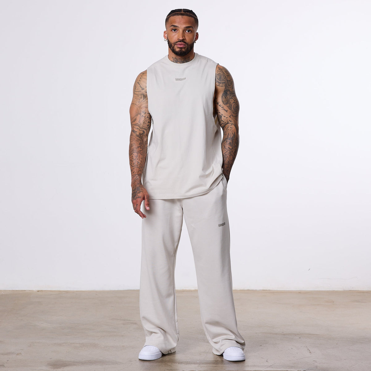 Vanquish Essential V2 Stone Straight Leg Sweatpants 2枚目の画像