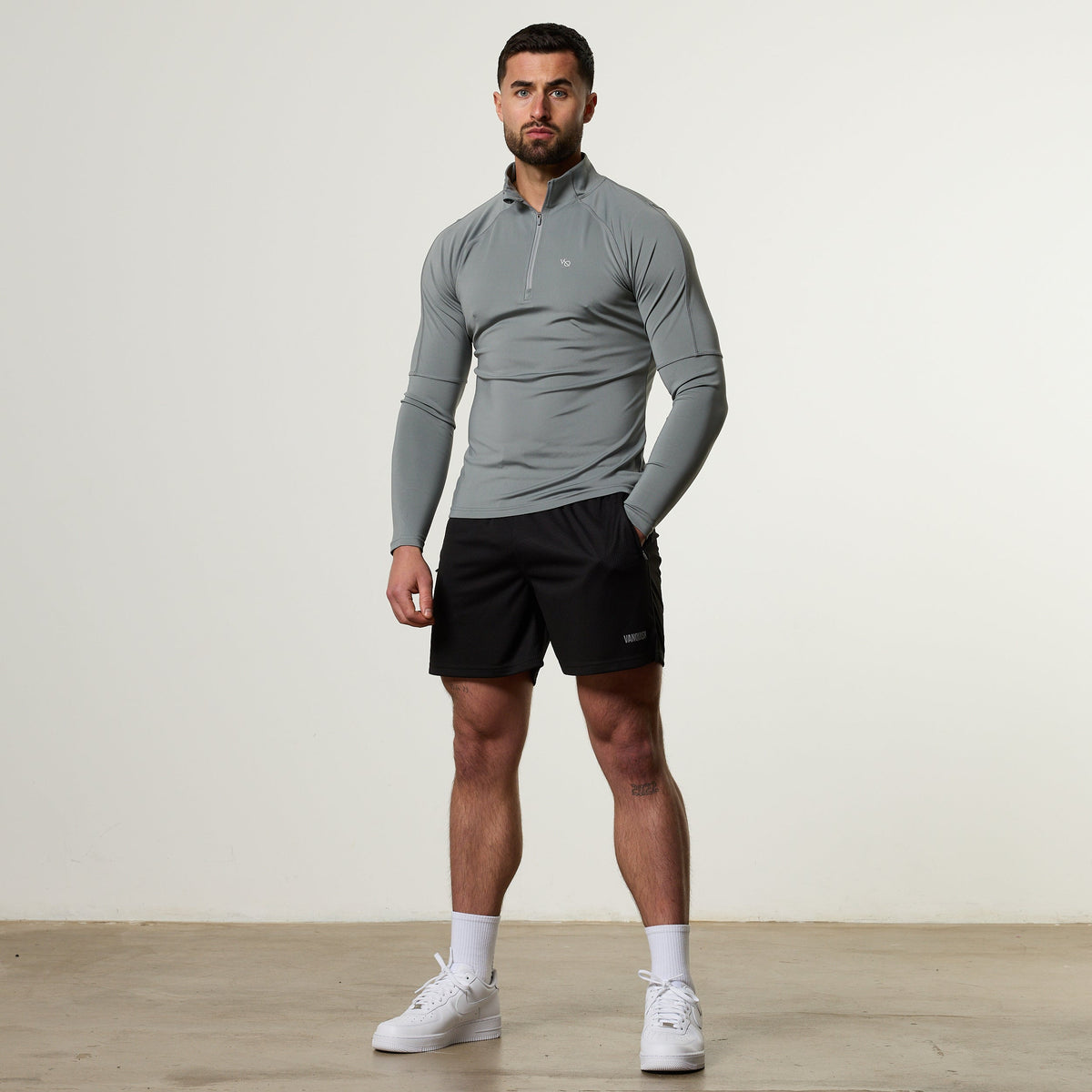 Vanquish Essential V2 Performance Steel Grey 1/4 Zip Top 2枚目の画像