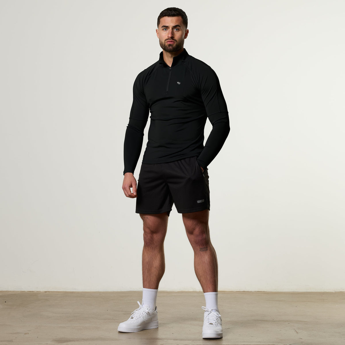 VANQUISH FITNESS Essentialモデル V2 ブラック メッシュ ショーツ