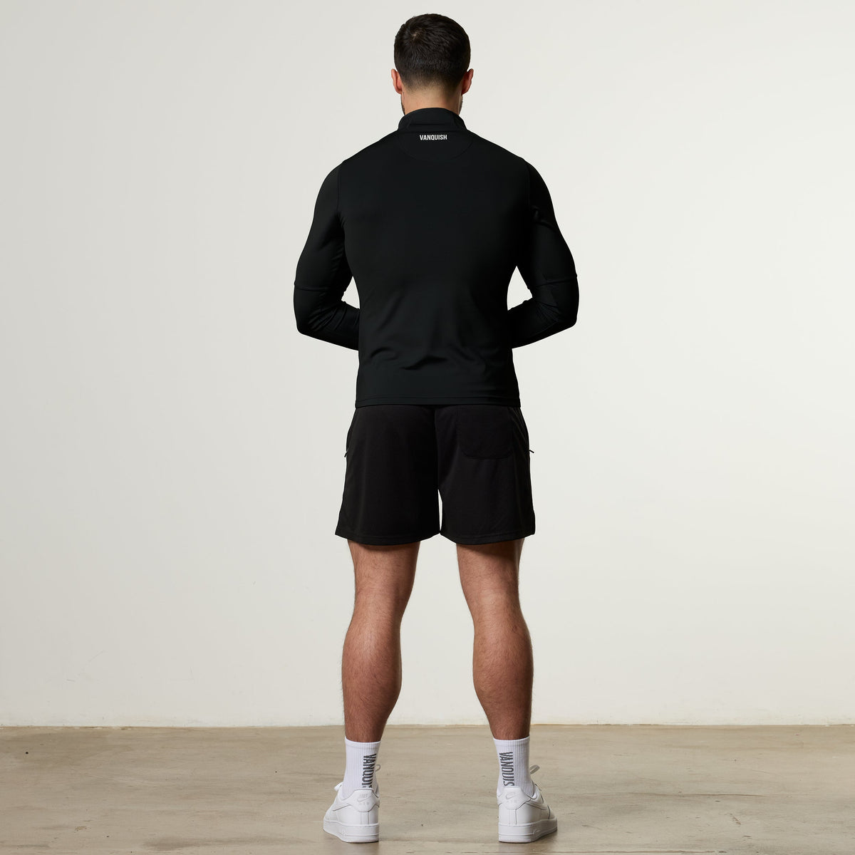 VANQUISH FITNESS Essentialモデル V2 ブラック メッシュ ショーツ