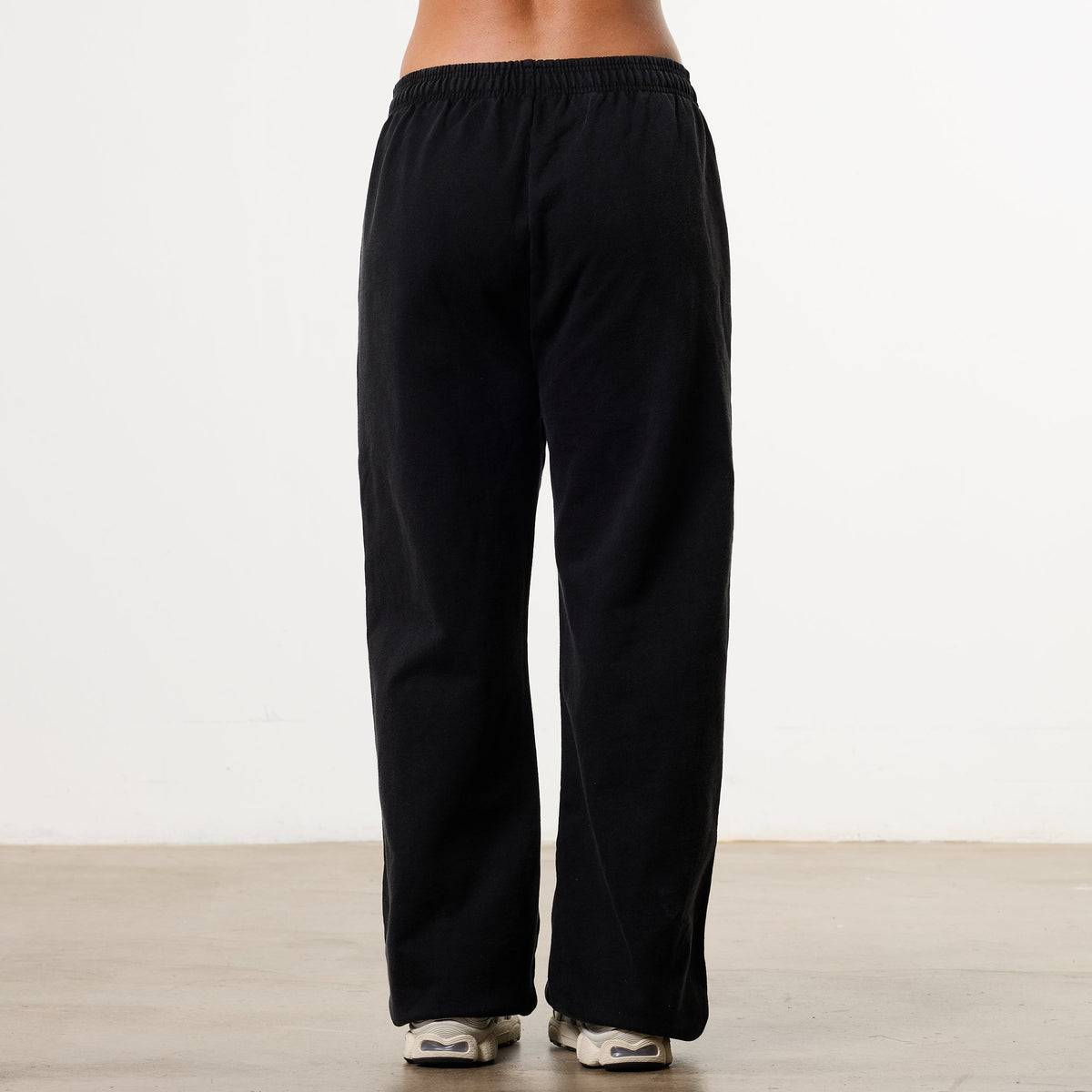 WOMENS WASHED BLACK HEAVY WEIGHT STRAIGHT LEG SWEATPANTS 2枚目の画像