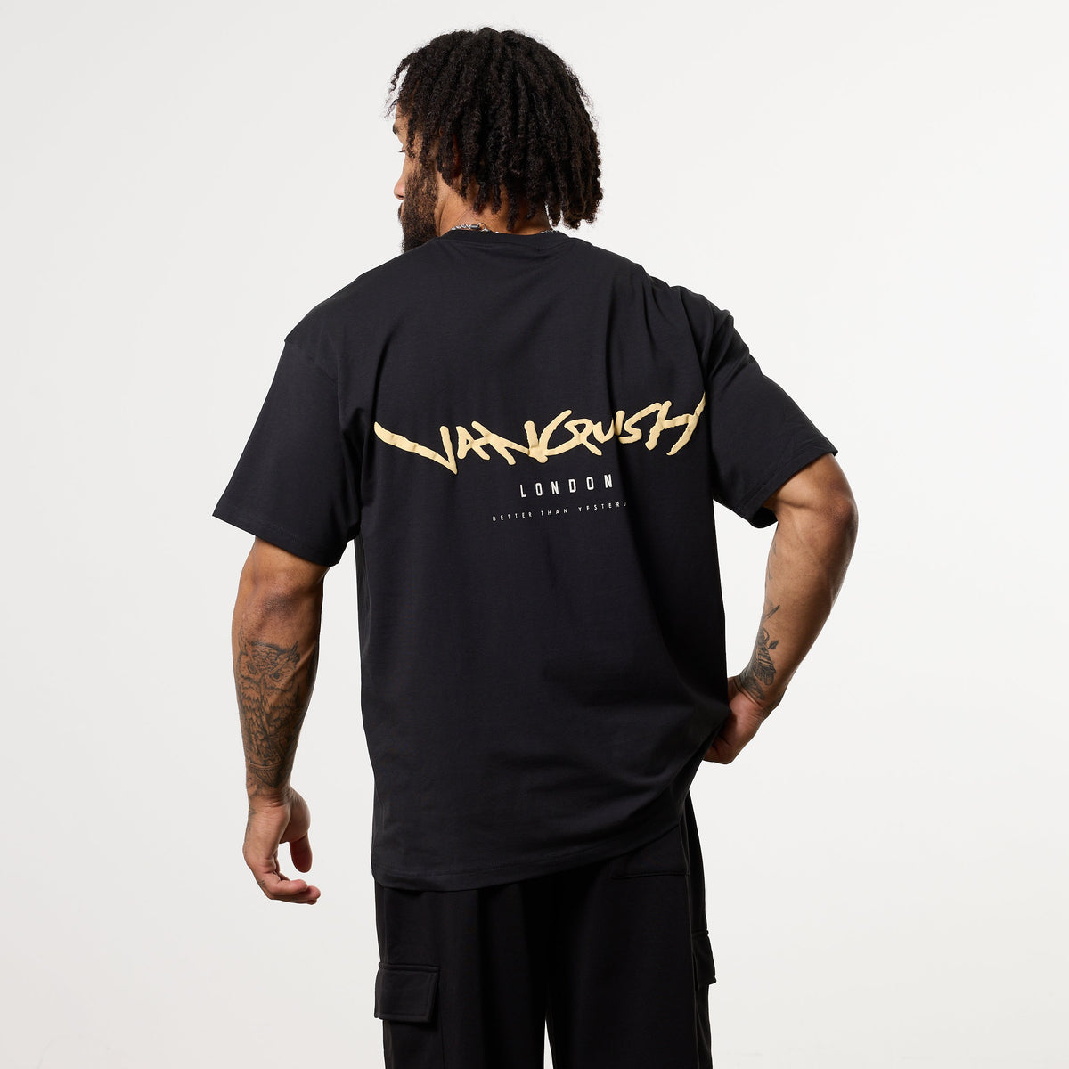 VANQUISH FITNESS Graffitiモデル ブラック オーバーサイズ Tシャツ