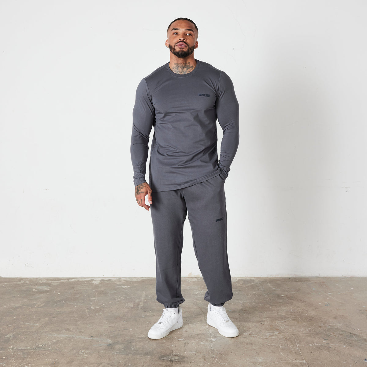 Vanquish Essential Denim Blue Oversized Sweatpants 2枚目の画像