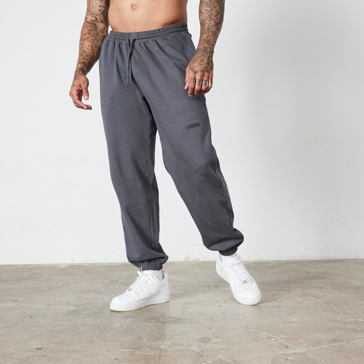 Vanquish Essential Denim Blue Oversized Sweatpants 1枚目の画像