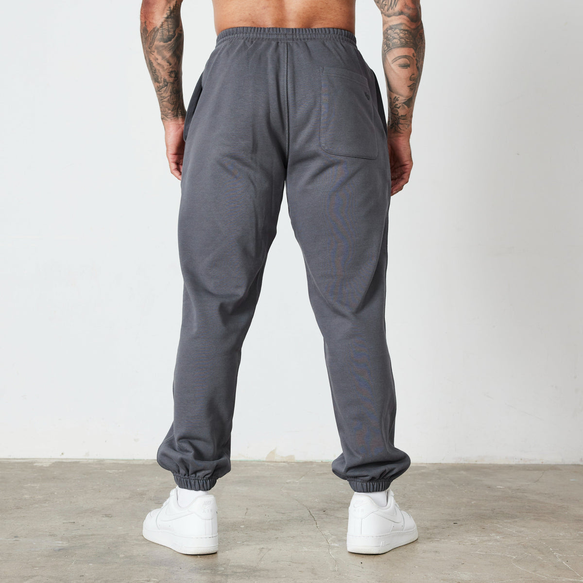 Vanquish Essential Denim Blue Oversized Sweatpants 5枚目の画像