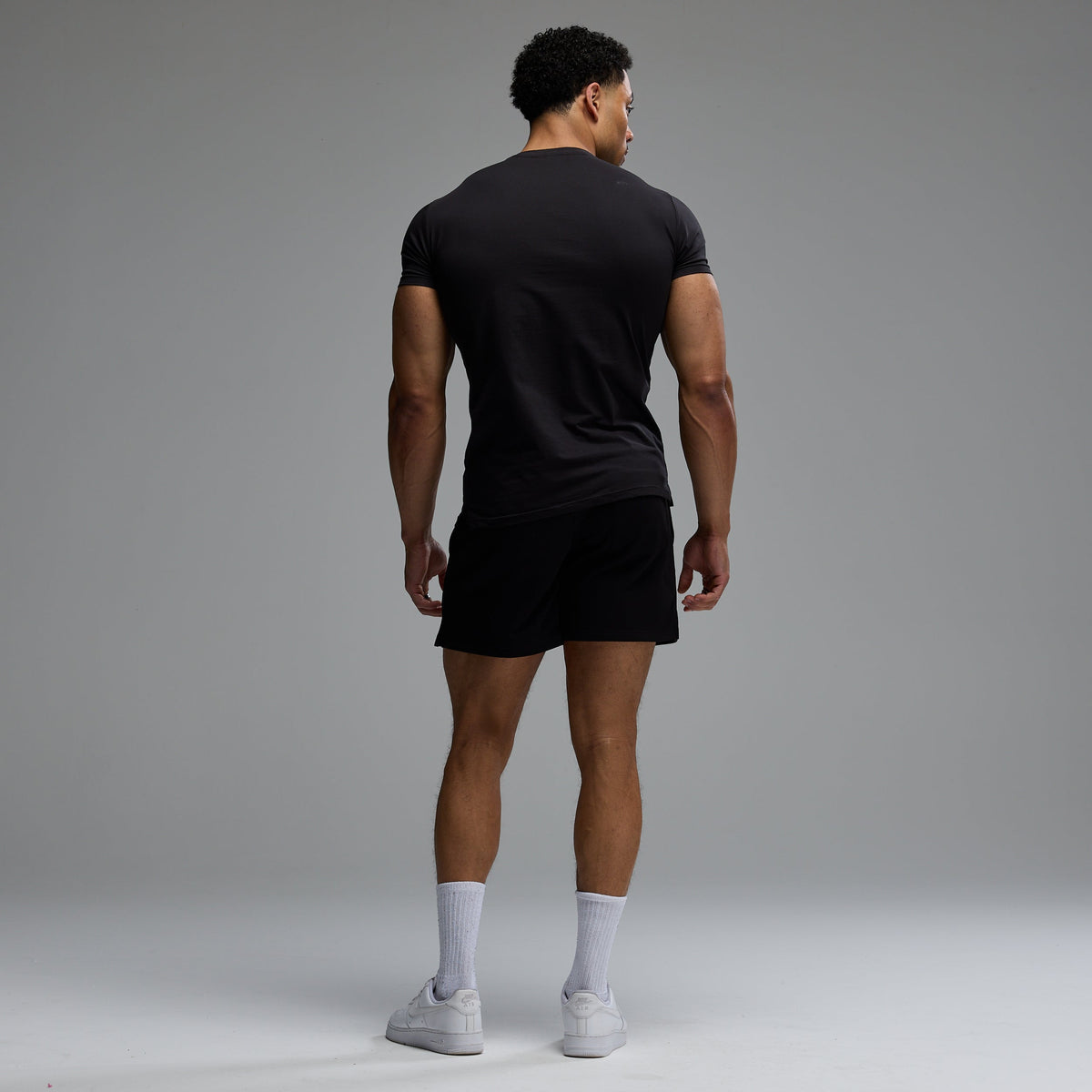 VANQUISH FITNESS Academyモデル アーチ ブラック スリムフィットTシャツ