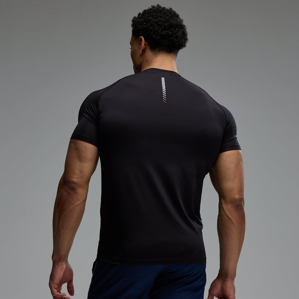 ACADEMY BLACK SLIM FIT PERFORMANCE T SHIRT 2枚目の画像