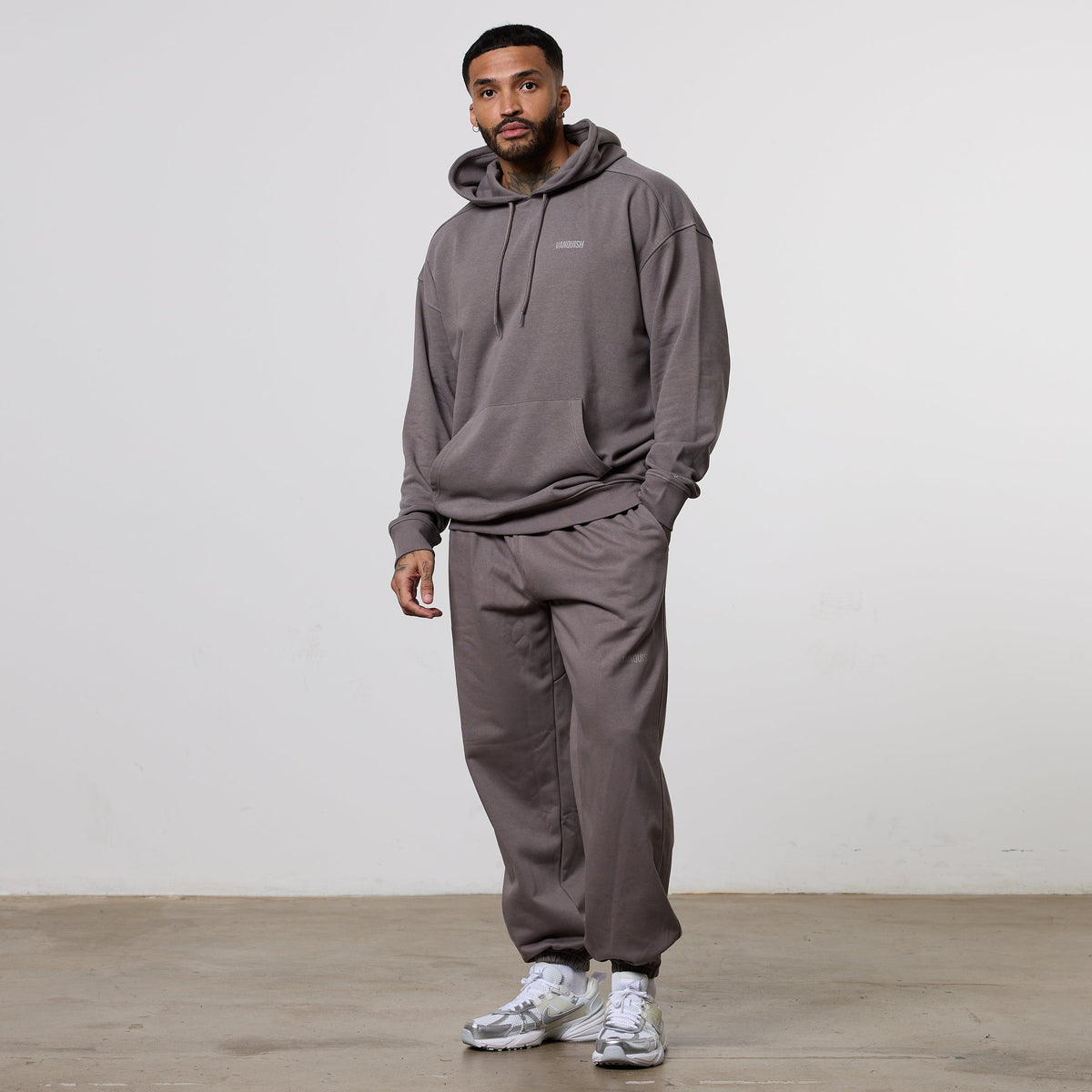 Vanquish Essential Mushroom Oversized Pullover Hoodie 3枚目の画像