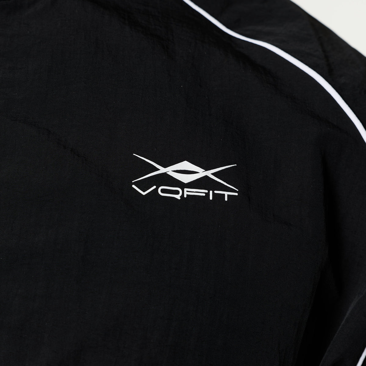 VANQUISH FITNESS Nylon Tracksuitモデル レディース ブラック