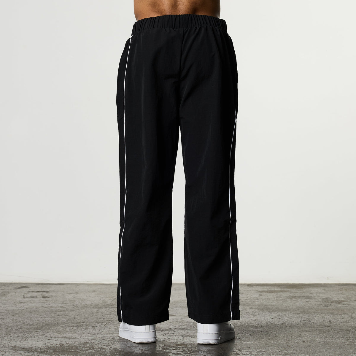 NYLON TRACKSUIT BLACK PANTS 3枚目の画像