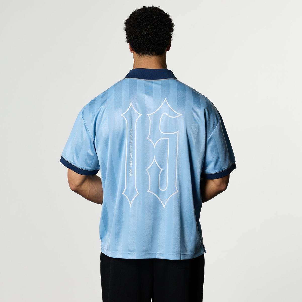 VANQUISH FITNESS Football Jerseyモデル ブルー オーバーサイズ ボクシー