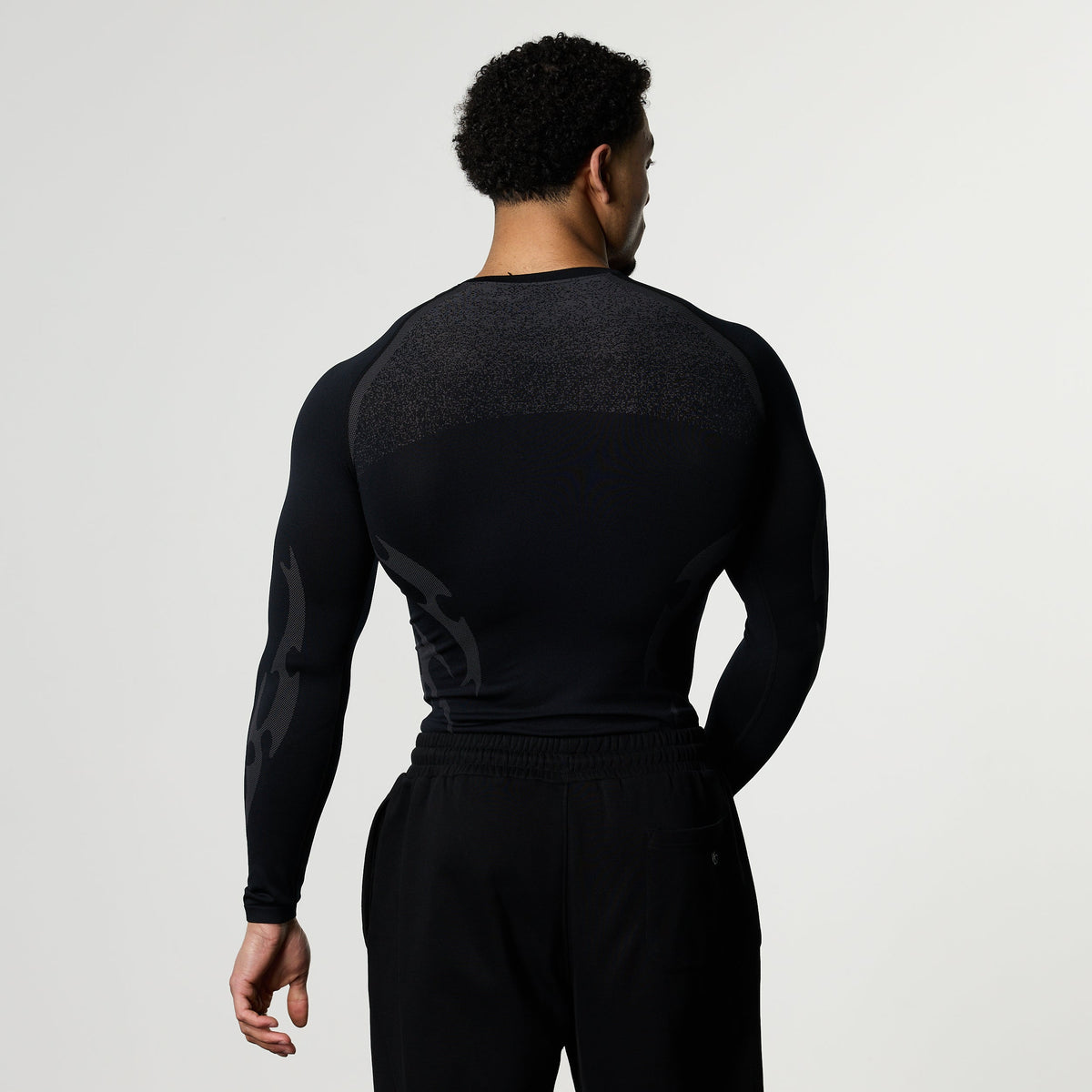TRIBAL COMPRESSION BLACK LONG SLEEVE T SHIRT 2枚目の画像