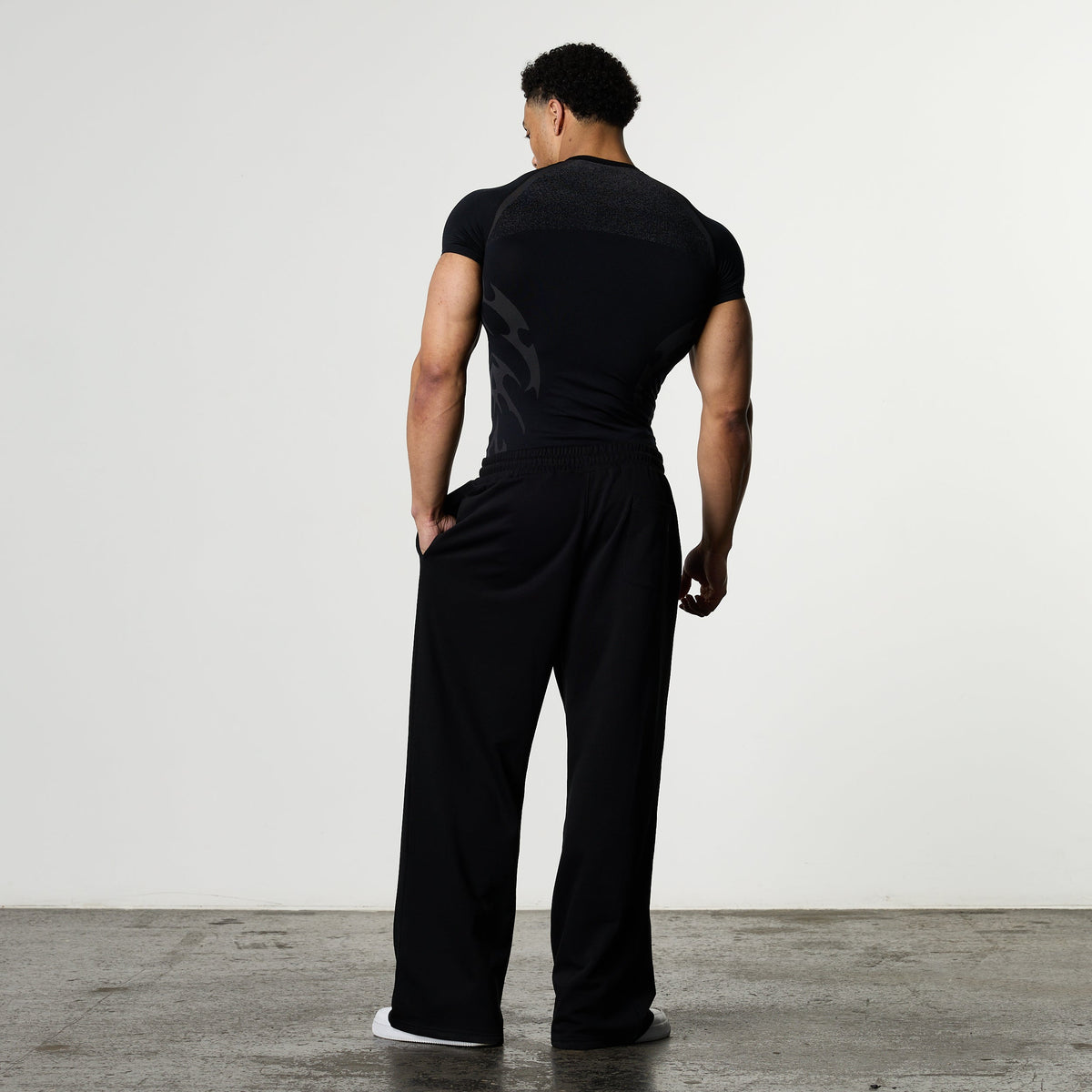 TRIBAL COMPRESSION BLACK SHORT SLEEVE T SHIRT 7枚目の画像