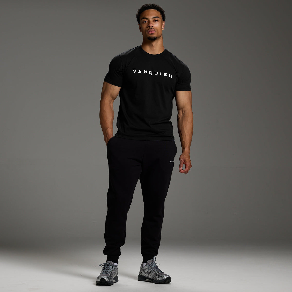 VANQUISH FITNESS Originモデル ブラック スリム フィットTシャツ