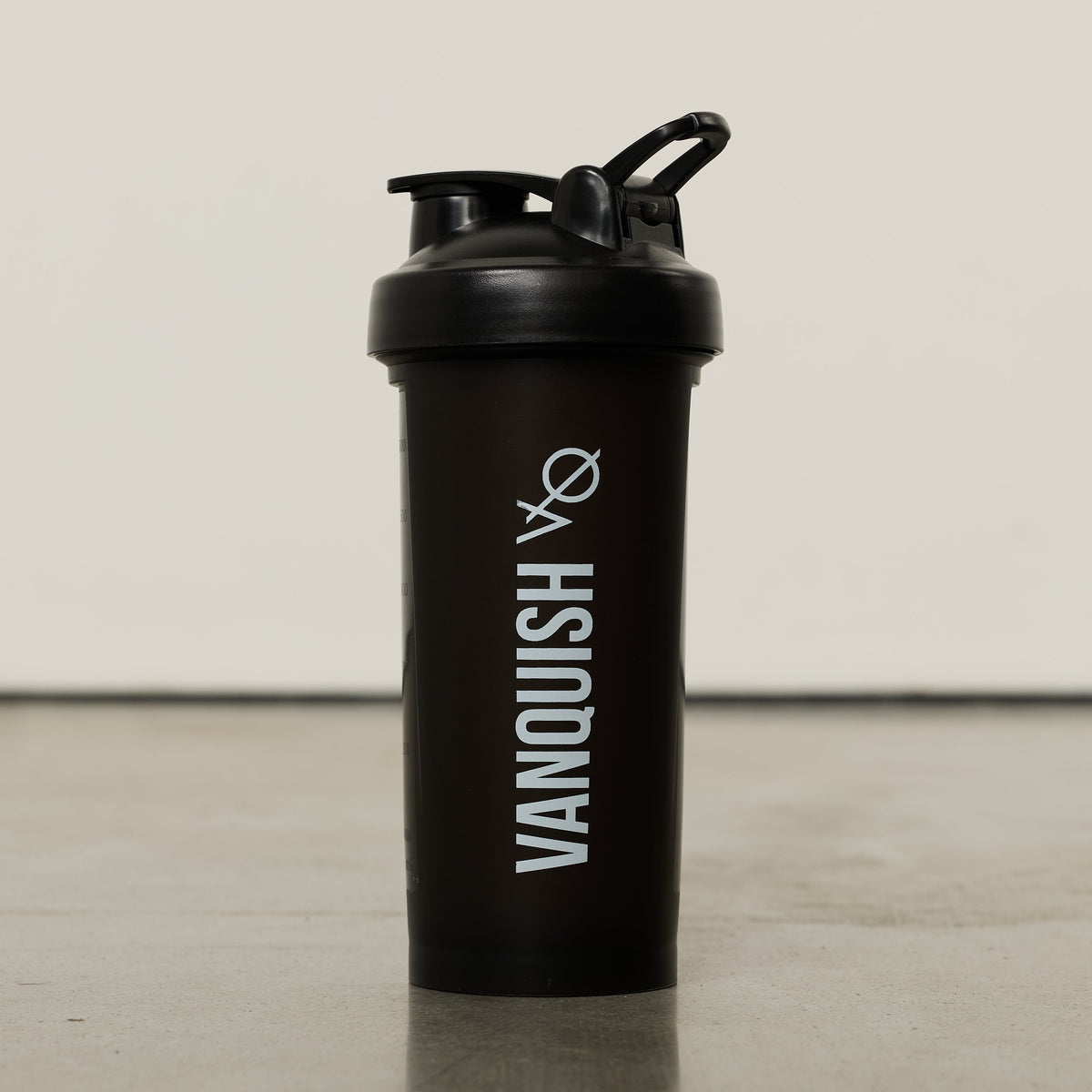 VANQUISH FITNESS シェーカーボトル