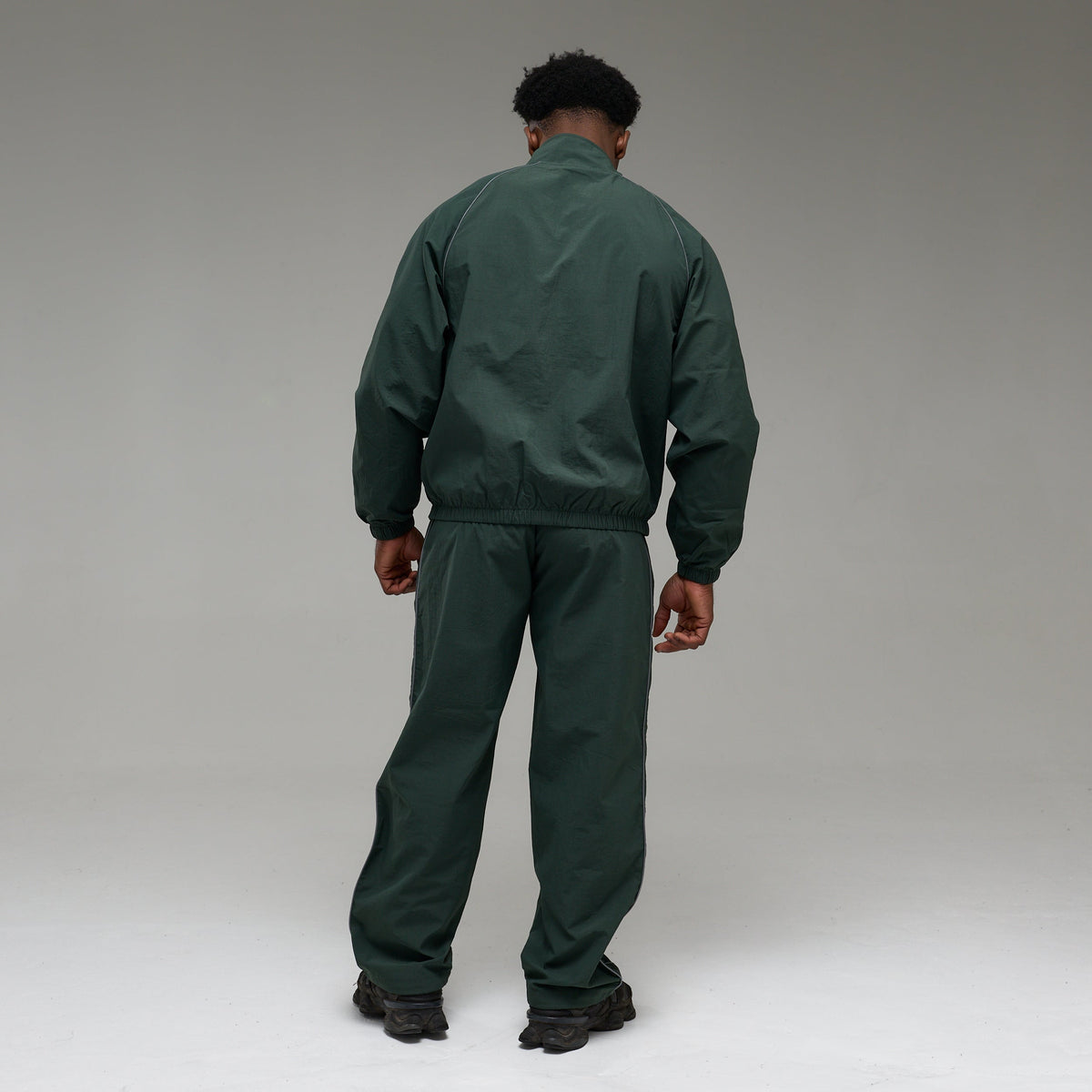 REFLECTIVE DARK GREEN OVERSIZED TRACK PANTS 4枚目の画像